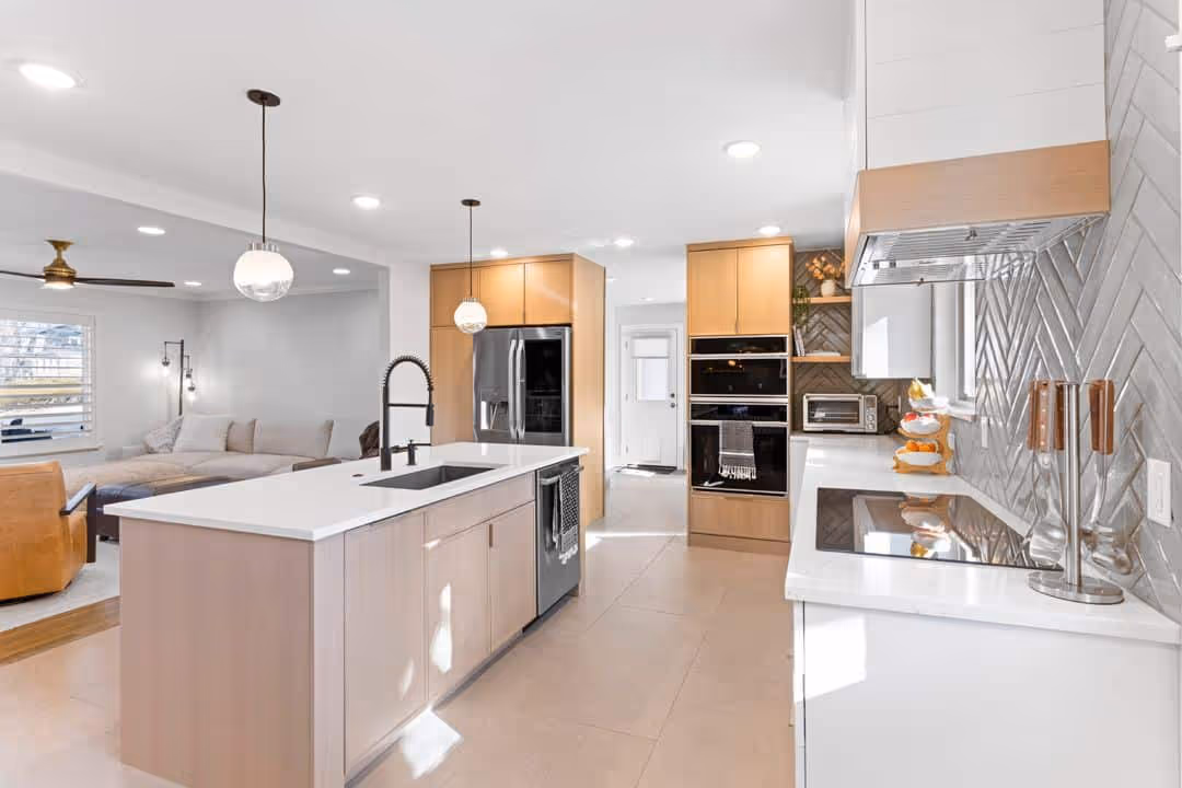 Modern kitchen with flat-panel cabinets